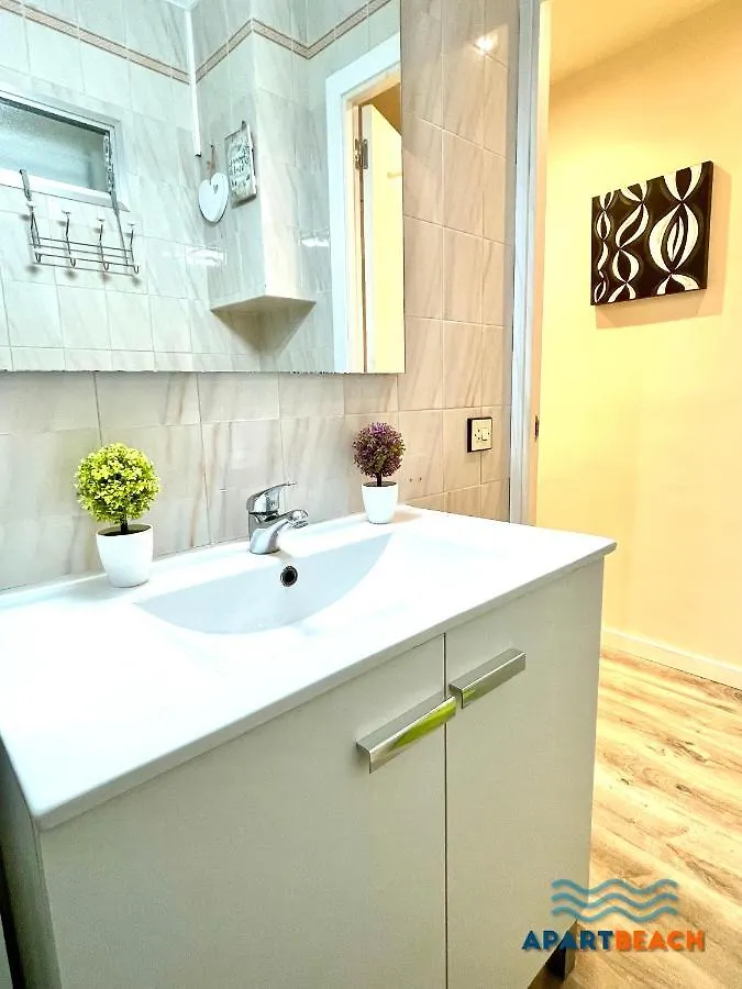 Apartbeach Sayonara 125 Climatizado Y Piscina Salou 0*,  İspanya